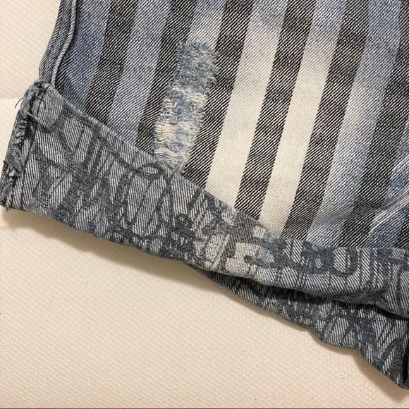 Striped jeans shorts - Picture 2 of 10